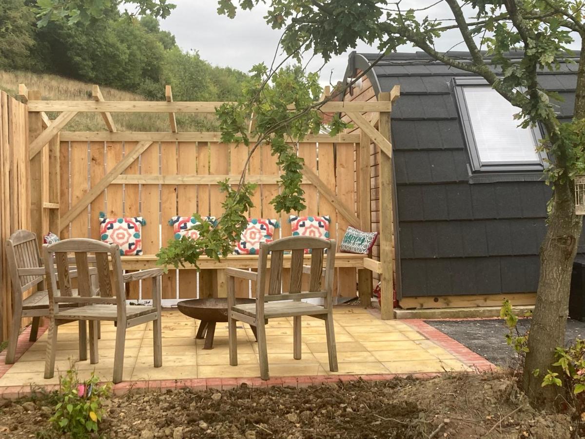 Squirrel Glamping Pod School House Farm Hotel Leighton  Eksteriør billede