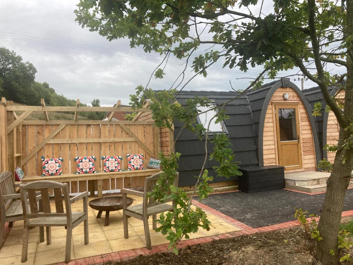 Squirrel Glamping Pod School House Farm Hotel Leighton  Eksteriør billede