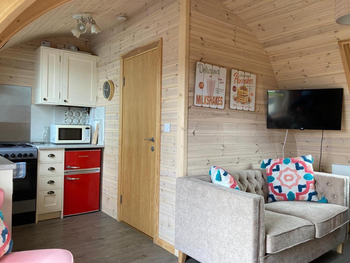 Squirrel Glamping Pod School House Farm Hotel Leighton  Eksteriør billede