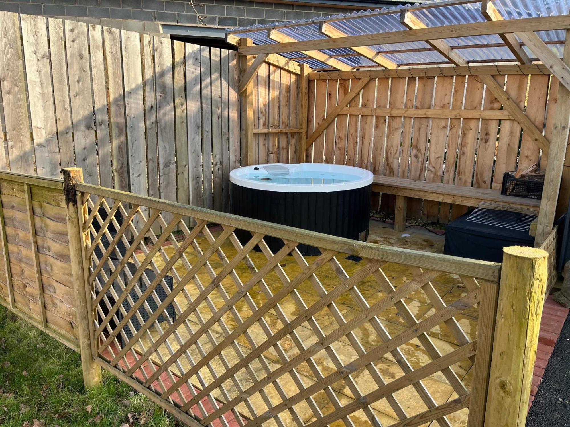 Squirrel Glamping Pod School House Farm Hotel Leighton  Eksteriør billede