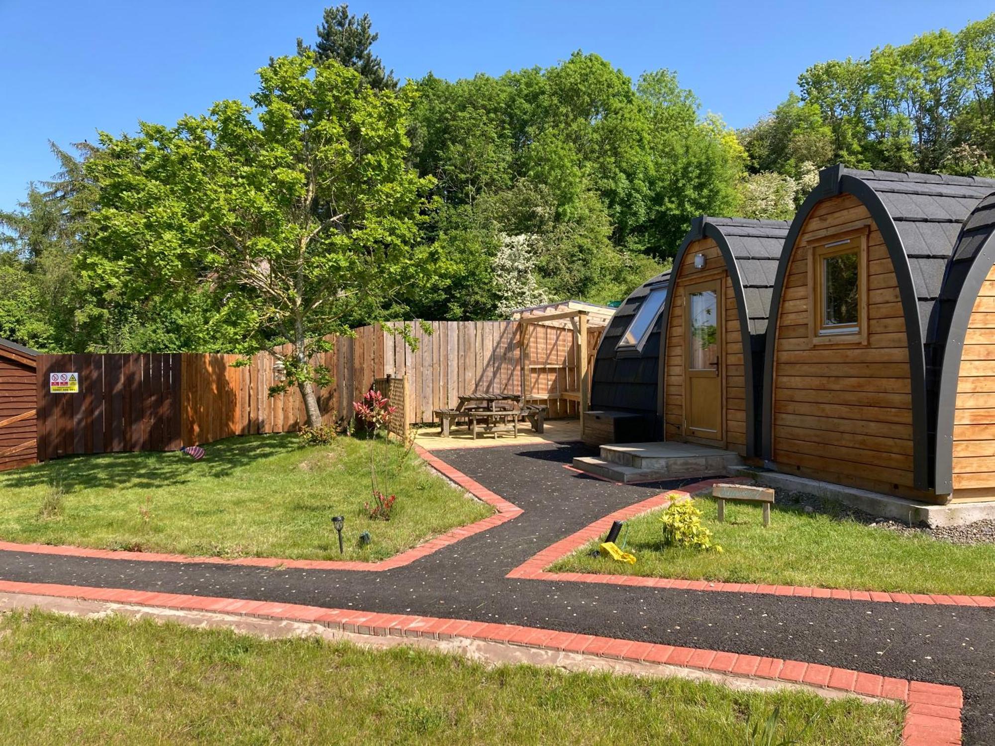 Squirrel Glamping Pod School House Farm Hotel Leighton  Eksteriør billede